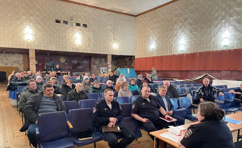 В Черепановском районе участковый уполномоченный полиции выступил на собрании граждан с отчетам о деятельности за 2023 году